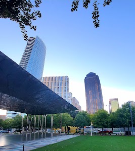 Klyde Warren Park place picture